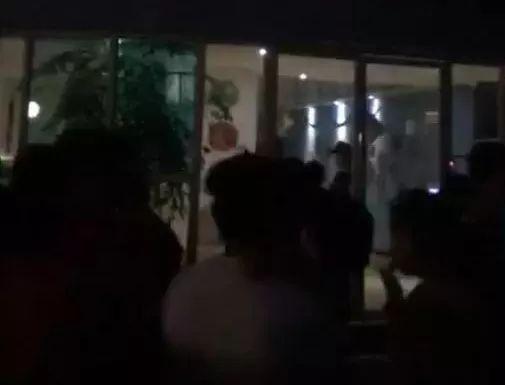 痛心！父亲接了个电话，将女儿忘车里9小时致死，他却怪…