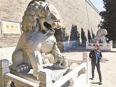 北京正阳门石狮需要“刷牙洗脸”? 专家:不能盲目清洗